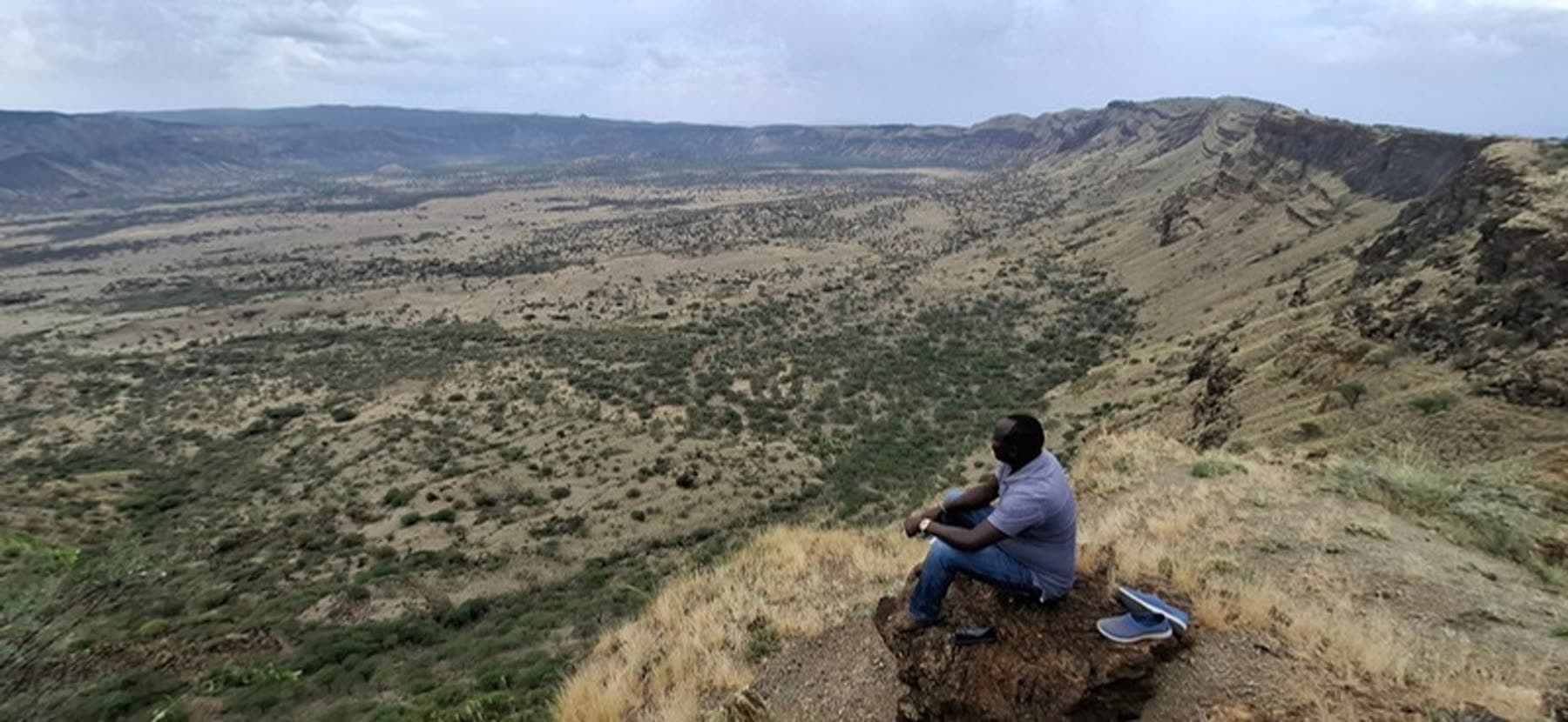 Looking out over the Silale volcanic caldera from its rim